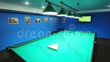 泳池游戏桌。 比利亚德房间背景。 台球桌。 比利亚德俱乐部